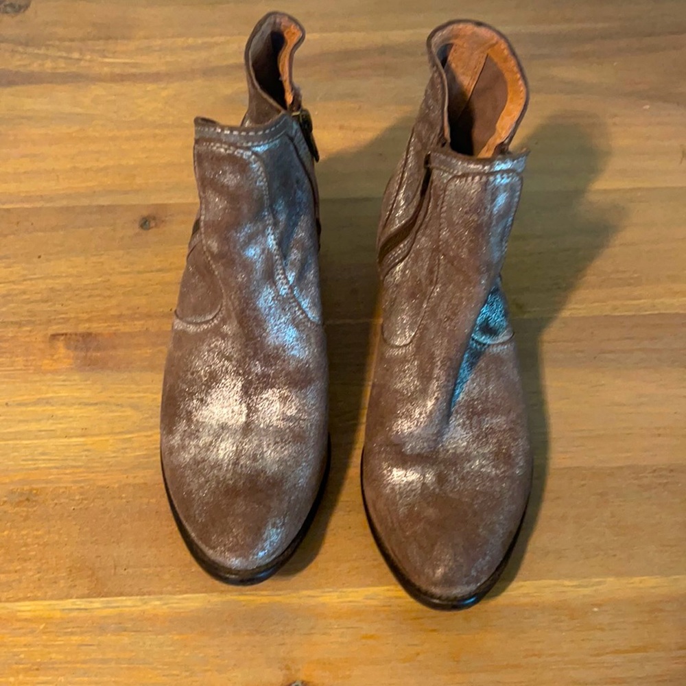 Kelsi Dagger metallic bootie Size 7.5